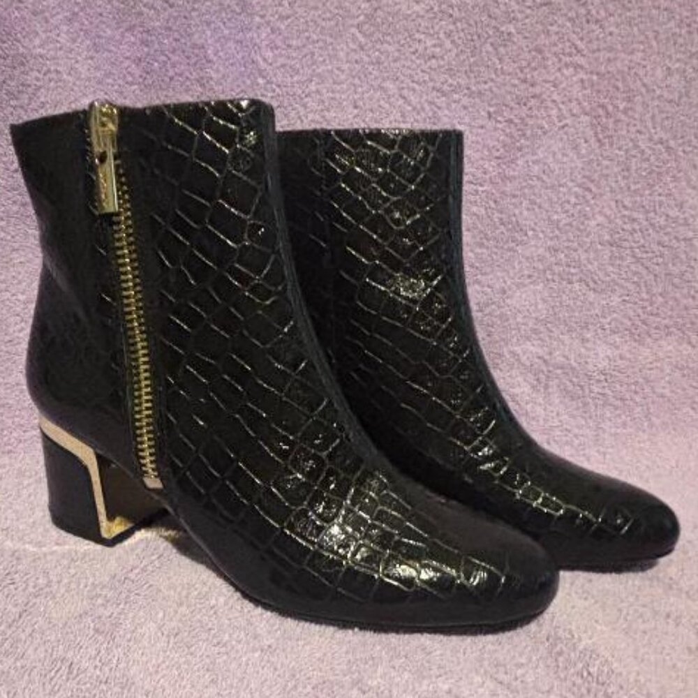 DKNY Black Croc-Embossed Ankle Booties with Gold Accents NEW with tags Size 7